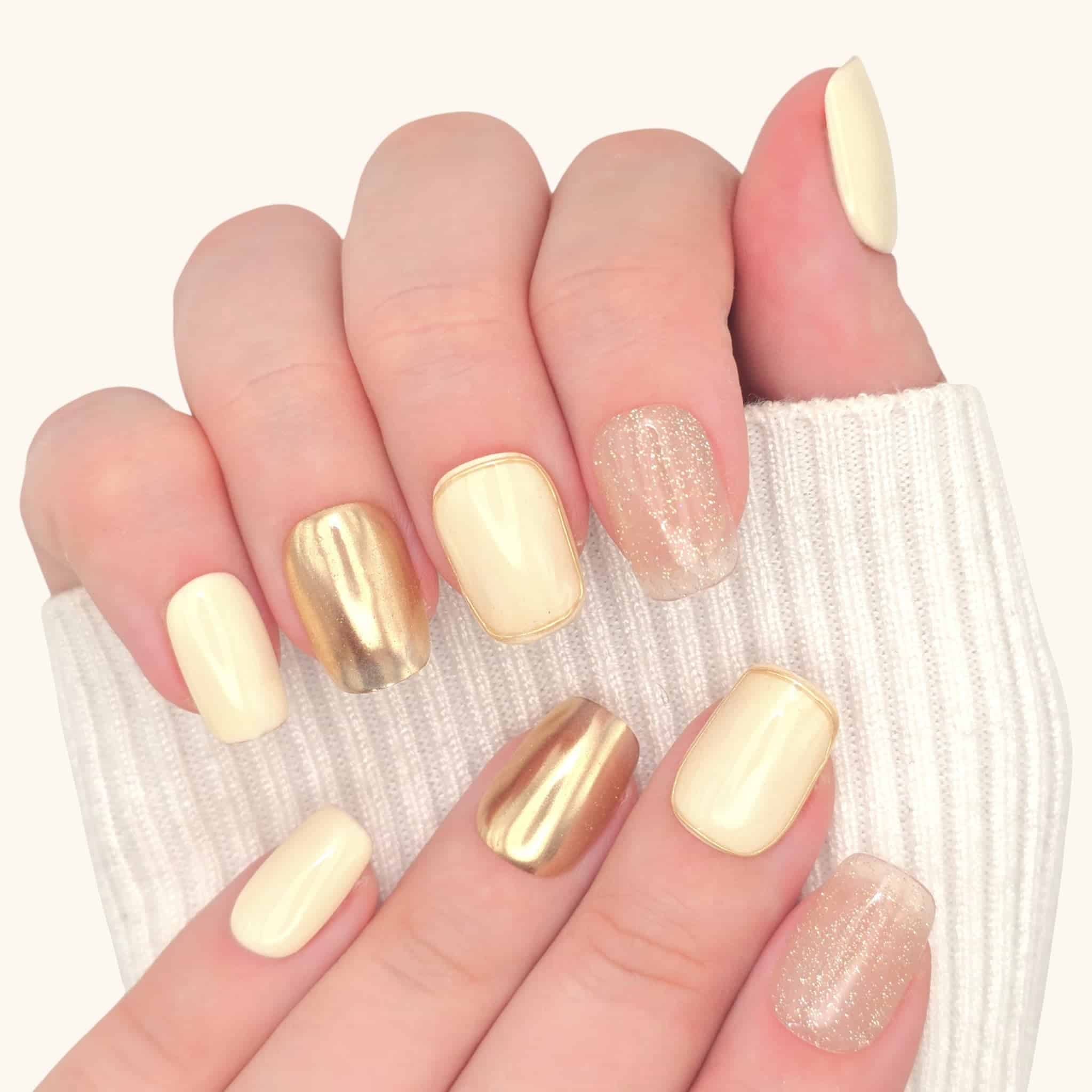 Unghie press on crema e oro con glitter